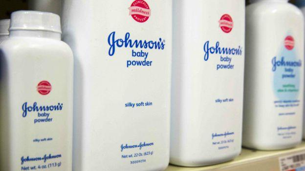 Johnson & Johnson afronta condena millonaria debido a su talco