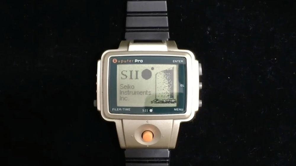 El primer reloj inteligente de la historia es de 1998: usaba infrarrojos, tenía apps y hasta un joystick